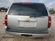 ✅ 2013 Chevrolet Suburban LT • VIN: 1GNSKJE75DR156736 • Lot: 79581474. Wystawiony na Copart z przebiegiem 77 578 mil. Bezpłatny archiwum sprzedaży aukcyjnych z USA i szczegółowy raport historii pojazdu na DreamBid. Zdjęcie 6.