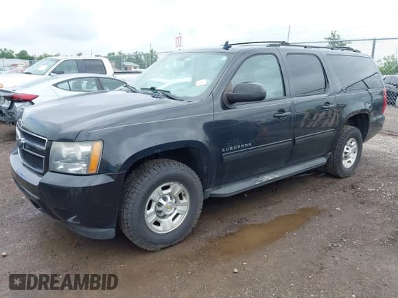 ✅ 2011 Chevrolet Suburban • VIN: 1GNWKMEG1BR374950 • Lot: 42781182. Listed on IAAI with 304,690 mi. Free auction sales archive from the USA and detailed vehicle history report at DreamBid. Image 2.