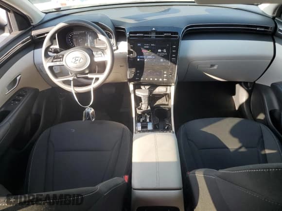 ✅ 2024 Hyundai Tucson SEL • VIN: 5NMJB3DE2RH397276 • Lot: 82215865. Wystawiony na Copart z przebiegiem 6 933 mil. Bezpłatny archiwum sprzedaży aukcyjnych z USA i szczegółowy raport historii pojazdu na DreamBid. Zdjęcie 8.