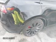 ✅ 2022 Tesla Model Y Performance • VIN: 7SAYGDEF0NF574239 • Lot: 41569830. Wystawiony na IAAI z przebiegiem 45 870 mil. Bezpłatny archiwum sprzedaży aukcyjnych z USA i szczegółowy raport historii pojazdu na DreamBid. Zdjęcie 21.