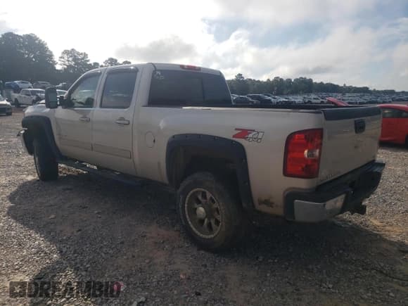 ✅ 2008 Chevrolet Silverado 2500HD LTZ • VIN: 1GCHK236X8F224961 • Lot: 85356695. Wystawiony na Copart z przebiegiem 273 082 mil. Bezpłatny archiwum sprzedaży aukcyjnych z USA i szczegółowy raport historii pojazdu na DreamBid. Zdjęcie 2.
