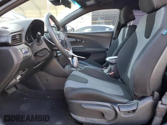 2019 Hyundai Veloster Premium z VIN KMHTG6AFXKU015708, wystawiony jako Copart lot #89384405 z przebiegiem 90 509 mil mil oraz Szkoda całkowita • Salvage title. Historia ofert i sprzedaży dostępna na DreamBid. Obrazek 7.