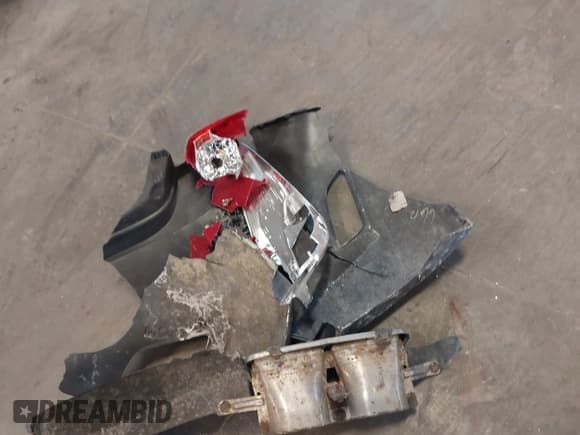 ✅ 2017 Hyundai Veloster • VIN: KMHTC6AD7HU321025 • Lot: 41432334. Wystawiony na IAAI z przebiegiem 88 647 mil. Bezpłatny archiwum sprzedaży aukcyjnych z USA i szczegółowy raport historii pojazdu na DreamBid. Zdjęcie 12.