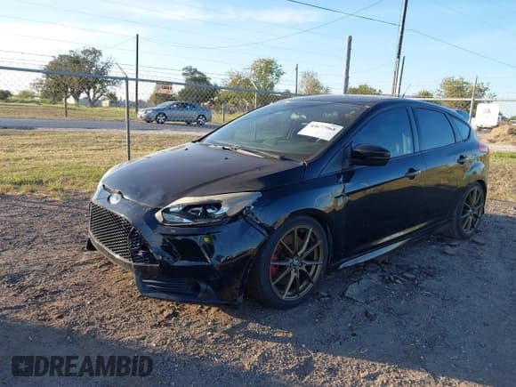 ✅ 2014 Ford Focus ST • VIN: 1FADP3L96EL406336 • Lot: 43677968. Wystawiony na IAAI z przebiegiem 148 791 mil. Bezpłatny archiwum sprzedaży aukcyjnych z USA i szczegółowy raport historii pojazdu na DreamBid. Zdjęcie 17.