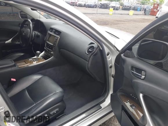 ✅ 2010 Lexus IS 250 • VIN: JTHCF5C29A5039078 • Lot: 42718134. Wystawiony na IAAI z przebiegiem 141 990 mil. Bezpłatny archiwum sprzedaży aukcyjnych z USA i szczegółowy raport historii pojazdu na DreamBid. Zdjęcie 5.