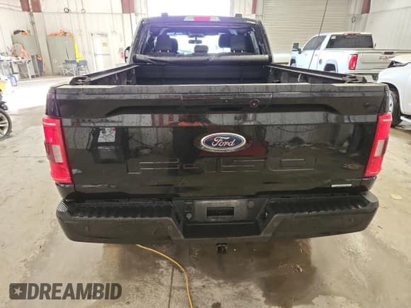 ✅ 2021 Ford F-150 Lariat • VIN: 1FTFW1E82MKD76335 • Lot: 82658225. Wystawiony na Copart z przebiegiem 93 600 mil. Bezpłatny archiwum sprzedaży aukcyjnych z USA i szczegółowy raport historii pojazdu na DreamBid. Zdjęcie 6.