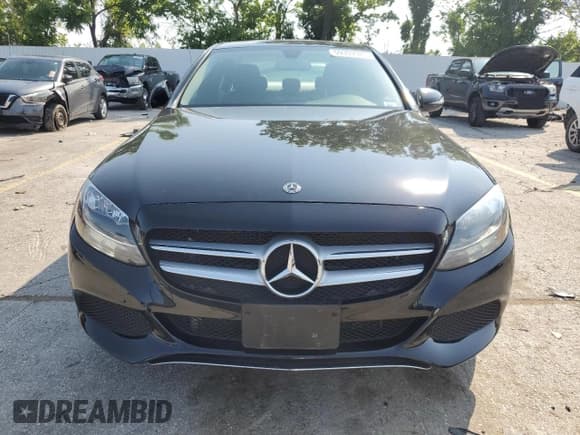 ✅ 2018 Mercedes-Benz C 300 • VIN: WDDWF4KB3JR359635 • Lot: 59393945. Wystawiony na Copart z przebiegiem 37 400 mil. Bezpłatny archiwum sprzedaży aukcyjnych z USA i szczegółowy raport historii pojazdu na DreamBid. Zdjęcie 5.