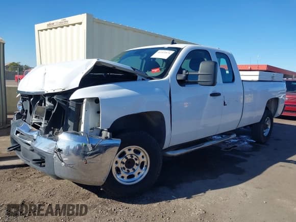 ✅ 2007 Chevrolet Silverado 2500HD Work Truck • VIN: 1GCHC29K97E585460 • Лот: 41313571. Опубликован ранее на IAAI с пробегом 344 735 миль. Бесплатный доступ к архиву аукционных продаж из США и подробный отчёт об истории автомобиля на DreamBid. Изображение 2.