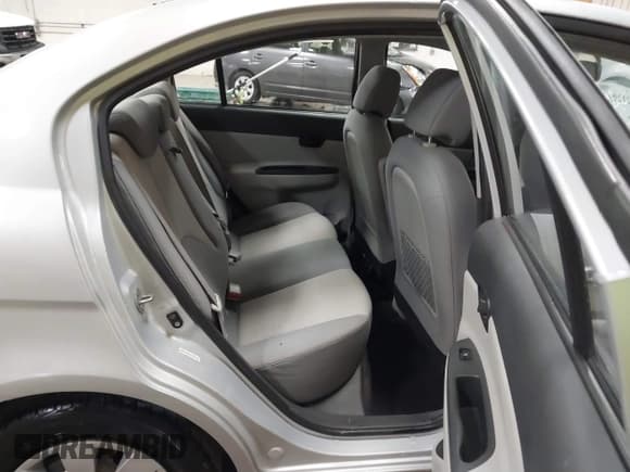 ✅ 2011 Hyundai Accent GLS • VIN: KMHCN4AC1BU605828 • Лот: 42129829. Опубликован ранее на IAAI с пробегом 154 224 миль. Бесплатный доступ к архиву аукционных продаж из США и подробный отчёт об истории автомобиля на DreamBid. Изображение 8.