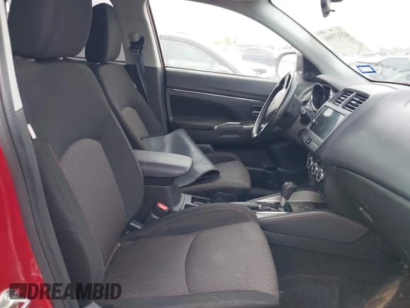 ✅ 2019 Mitsubishi Outlander SE • VIN: JA4AP4AU0KU024474 • Lot: 42327966. Wystawiony na IAAI z przebiegiem 176 558 mil. Bezpłatny archiwum sprzedaży aukcyjnych z USA i szczegółowy raport historii pojazdu na DreamBid. Zdjęcie 5.