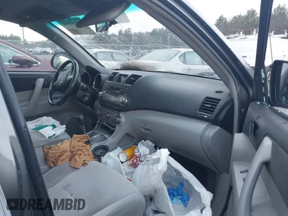 ✅ 2009 Toyota Highlander • VIN: JTEES41A392133430 • Lot: 43800940. Listed on IAAI with 151,247 mi. Free auction sales archive from the USA and detailed vehicle history report at DreamBid. Image 5.