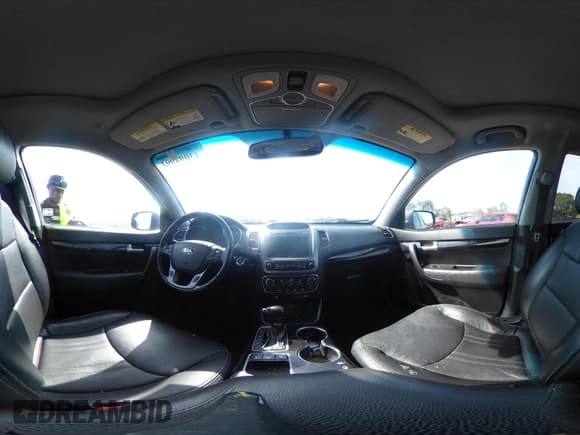 ✅ 2015 Kia Sorento SX • VIN: 5XYKWDA72FG596032 • Lot: 43094993. Wystawiony na IAAI z przebiegiem 153 305 mil. Bezpłatny archiwum sprzedaży aukcyjnych z USA i szczegółowy raport historii pojazdu na DreamBid. Zdjęcie 18.