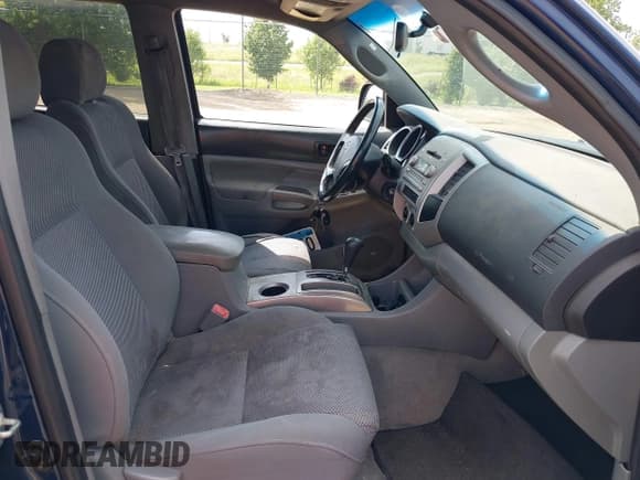 ✅ 2006 Toyota Tacoma • VIN: 5TELU42NX6Z188441 • Lot: 42847029. Listed on IAAI with 331,831 mi. Free auction sales archive from the USA and detailed vehicle history report at DreamBid. Image 5.