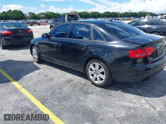 ✅ 2011 Audi A4 Premium • VIN: WAUAFAFL4BN051899 • Лот: 43215456. Опубликован ранее на IAAI с пробегом 181 995 миль. Бесплатный доступ к архиву аукционных продаж из США и подробный отчёт об истории автомобиля на DreamBid. Изображение 3.