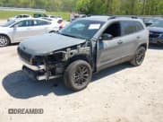 ✅ 2023 Jeep Cherokee Altitude Lux • VIN: 1C4PJMMB2PD113241 • Lot: 42049059. Wystawiony na IAAI z przebiegiem 46 944 mil. Bezpłatny archiwum sprzedaży aukcyjnych z USA i szczegółowy raport historii pojazdu na DreamBid. Zdjęcie 2.