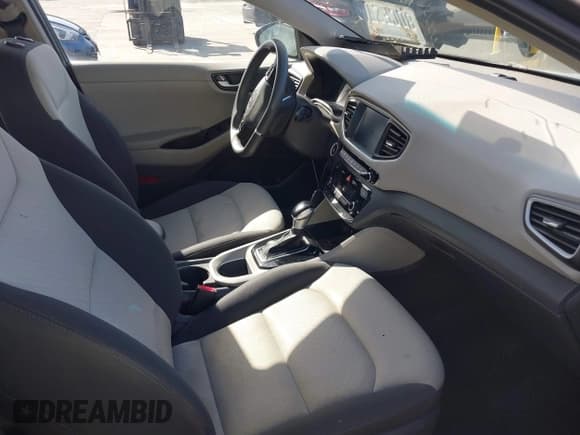 ✅ 2018 Hyundai Ioniq Blue • VIN: KMHC65LC0JU065418 • Lot: 41588505. Wystawiony na IAAI z przebiegiem 99 069 mil. Bezpłatny archiwum sprzedaży aukcyjnych z USA i szczegółowy raport historii pojazdu na DreamBid. Zdjęcie 5.