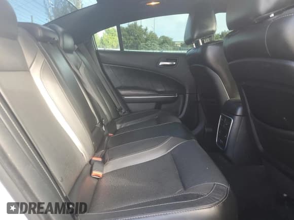 ✅ 2018 Dodge Charger GT • VIN: 2C3CDXJG2JH201437 • Lot: 90813545. Wystawiony na Copart z przebiegiem 143 266 mil. Bezpłatny archiwum sprzedaży aukcyjnych z USA i szczegółowy raport historii pojazdu na DreamBid. Zdjęcie 10.