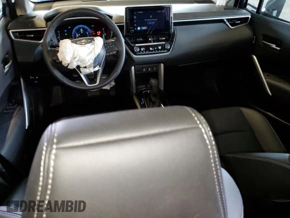 ✅ 2024 Toyota Corolla Cross XLE • VIN: 7MUDAAAG8RV083399 • Lot: 80332125. Wystawiony na Copart z przebiegiem 18 017 mil. Bezpłatny archiwum sprzedaży aukcyjnych z USA i szczegółowy raport historii pojazdu na DreamBid. Zdjęcie 8.