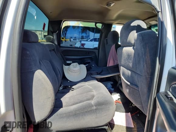 ✅ 2001 Chevrolet Silverado 2500HD LS • VIN: 1GCHK23U91F165101 • Лот: 80458145. Опубликован ранее на Copart с пробегом 153 326 миль. Бесплатный доступ к архиву аукционных продаж из США и подробный отчёт об истории автомобиля на DreamBid. Изображение 10.