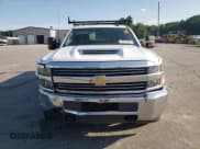 ✅ 2017 Chevrolet Silverado 2500HD Work Truck • VIN: 1GC1KUEY2HF141052 • Lot: 63424255. Wystawiony na Copart z przebiegiem 214 680 mil. Bezpłatny archiwum sprzedaży aukcyjnych z USA i szczegółowy raport historii pojazdu na DreamBid. Zdjęcie 5.