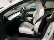 ✅ 2019 Tesla Model 3 Mid Range • VIN: 5YJ3E1EA1KF302018 • Лот: 92988705. Опубликован ранее на Copart с пробегом 63 060 миль. Бесплатный доступ к архиву аукционных продаж из США и подробный отчёт об истории автомобиля на DreamBid. Изображение 7.