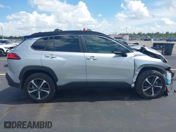 ✅ 2025 Toyota Corolla Cross Hybrid S • VIN: 7MUFBABG9SV069120 • Lot: 42535520. Wystawiony na IAAI z przebiegiem 3 968 mil. Bezpłatny archiwum sprzedaży aukcyjnych z USA i szczegółowy raport historii pojazdu na DreamBid. Zdjęcie 14.