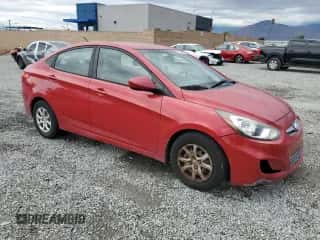 2014 Hyundai Accent GLS z VIN KMHCT4AE0EU707844, wystawiony jako Copart lot #81399485 z przebiegiem 156 373 mil mil oraz Czysty tytuł • Clean title. Historia ofert i sprzedaży dostępna na DreamBid. Obrazek 4.