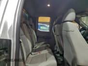 ✅ 2017 Ford F-150 XL • VIN: 1FTFX1EG4HKE43432 • Lot: 94242495. Wystawiony na Copart z przebiegiem 84 303 mil. Bezpłatny archiwum sprzedaży aukcyjnych z USA i szczegółowy raport historii pojazdu na DreamBid. Zdjęcie 10.