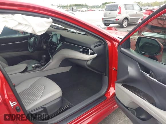 ✅ 2023 Toyota Camry SE • VIN: 4T1G11AK2PU088193 • Lot: 43613612. Wystawiony na IAAI z przebiegiem 31 562 mil. Bezpłatny archiwum sprzedaży aukcyjnych z USA i szczegółowy raport historii pojazdu na DreamBid. Zdjęcie 5.