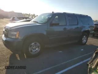 ✅ 2009 Chevrolet Suburban 2LT • VIN: 1GNFC260X9R277677 • Lot: 80753945. Wystawiony na Copart z przebiegiem 233 508 mil. Bezpłatny archiwum sprzedaży aukcyjnych z USA i szczegółowy raport historii pojazdu na DreamBid. Zdjęcie 1.