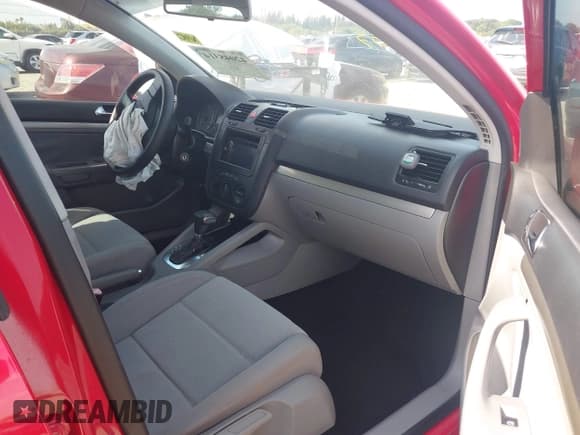 ✅ 2009 Volkswagen Rabbit S • VIN: WVWDA71K79W095349 • Lot: 42048314. Wystawiony na IAAI z przebiegiem 175 509 mil. Bezpłatny archiwum sprzedaży aukcyjnych z USA i szczegółowy raport historii pojazdu na DreamBid. Zdjęcie 5.