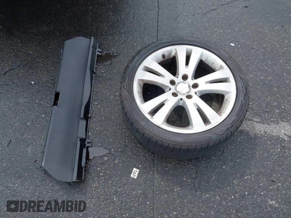 ✅ 2011 Mercedes-Benz C 300 Sport • VIN: WDDGF8BB5BR162625 • Lot: 43158084. Listed on IAAI with 109,454 mi. Free auction sales archive from the USA and detailed vehicle history report at DreamBid. Image 12.