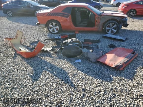 ✅ 2010 Dodge Challenger SRT-8 • VIN: 2B3CJ7DW8AH308873 • Lot: 88857005. Wystawiony na Copart z przebiegiem 162 537 mil. Bezpłatny archiwum sprzedaży aukcyjnych z USA i szczegółowy raport historii pojazdu na DreamBid. Zdjęcie 14.