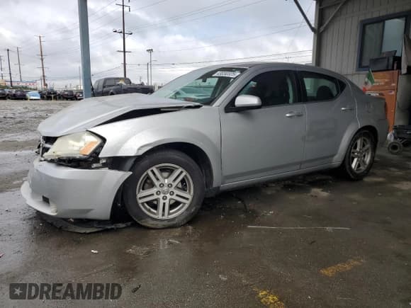 ✅ 2010 Dodge Avenger R/T • VIN: 1B3CC5FB6AN181945 • Лот: 43030325. Опубликован ранее на Copart с пробегом 97 771 миль. Бесплатный доступ к архиву аукционных продаж из США и подробный отчёт об истории автомобиля на DreamBid. Изображение 1.