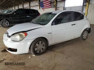 2007 Hyundai Accent GS z VIN KMHCM36C47U035644, wystawiony jako Copart lot #70572595 z przebiegiem 186 639 mil mil oraz Szkoda całkowita • Salvage title. Historia ofert i sprzedaży dostępna na DreamBid. Obrazek 1.