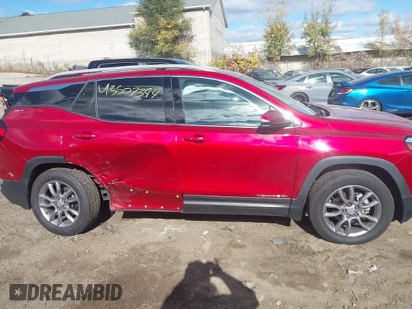 ✅ 2023 GMC Terrain SLT • VIN: 3GKALVEG9PL137888 • Lot: 43507399. Wystawiony na IAAI z przebiegiem 52 043 mil. Bezpłatny archiwum sprzedaży aukcyjnych z USA i szczegółowy raport historii pojazdu na DreamBid. Zdjęcie 13.