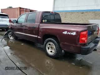 2005 Dodge Dakota ST z VIN 1D7HW28NX5S225511, wystawiony jako Copart lot #64009084 z przebiegiem Nie podano mil oraz Szkoda całkowita • Salvage title. Historia ofert i sprzedaży dostępna na DreamBid. Obrazek 2.