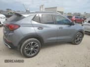 ✅ 2020 Buick Encore GX Select • VIN: KL4MMDS20LB130536 • Lot: 85338515. Wystawiony na Copart z przebiegiem 99 280 mil. Bezpłatny archiwum sprzedaży aukcyjnych z USA i szczegółowy raport historii pojazdu na DreamBid. Zdjęcie 3.