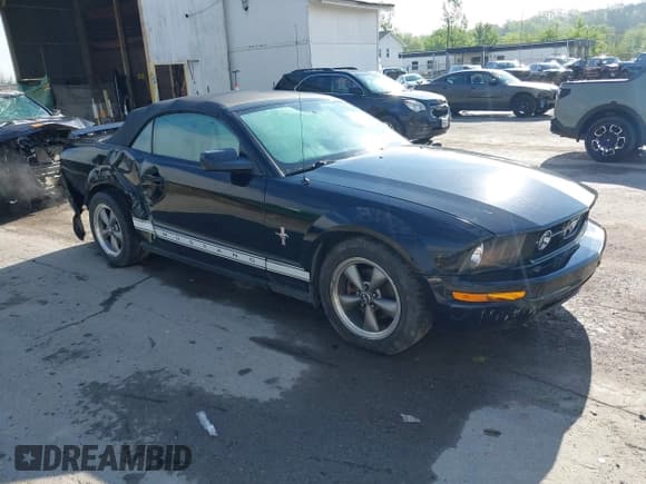 ✅ 2006 Ford Mustang Standard • VIN: 1ZVFT84N265223476 • Lot: 42191760. Listed on IAAI with 141,662 mi. Free auction sales archive from the USA and detailed vehicle history report at DreamBid. Image 1.