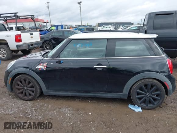 ✅ 2014 MINI Hardtop S • VIN: WMWXM7C51ET987469 • Lot: 43581447. Listed on IAAI with 142,143 mi. Free auction sales archive from the USA and detailed vehicle history report at DreamBid. Image 14.
