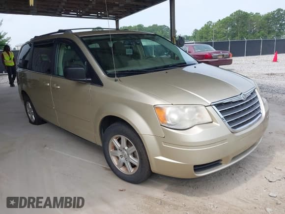 ✅ 2010 Chrysler Town & Country LX • VIN: 2A4RR2D16AR436882 • Lot: 42682028. Wystawiony na IAAI z przebiegiem 102 509 mil. Bezpłatny archiwum sprzedaży aukcyjnych z USA i szczegółowy raport historii pojazdu na DreamBid. Zdjęcie 1.