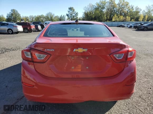 ✅ 2019 Chevrolet Cruze LS • VIN: 1G1BC5SM9K7142136 • Lot: 82136325. Listed on Copart with 53,256 mi. Free auction sales archive from the USA and detailed vehicle history report at DreamBid. Image 6.