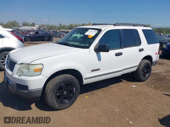 ✅ 2006 Ford Explorer XLS • VIN: 1FMEU72E96UB27905 • Lot: 43224728. Wystawiony na IAAI z przebiegiem 127 519 mil. Bezpłatny archiwum sprzedaży aukcyjnych z USA i szczegółowy raport historii pojazdu na DreamBid. Zdjęcie 18.