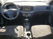 ✅ 2008 Hyundai Accent GS • VIN: KMHCM36C98U102546 • Лот: 52555415. Опубликован ранее на Copart с пробегом 159 468 миль. Бесплатный доступ к архиву аукционных продаж из США и подробный отчёт об истории автомобиля на DreamBid. Изображение 8.