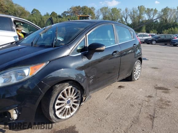 ✅ 2014 Ford Fiesta Titanium • VIN: 3FADP4FJ0EM200164 • Lot: 43450345. Wystawiony na IAAI z przebiegiem 107 553 mil. Bezpłatny archiwum sprzedaży aukcyjnych z USA i szczegółowy raport historii pojazdu na DreamBid. Zdjęcie 6.