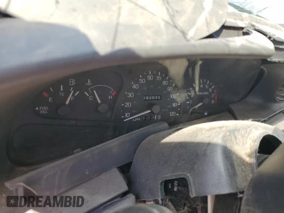 ✅ 2001 Ford Escort ZX2 • VIN: 3FAFP11361R178717 • Лот: 44886104. Опубликован ранее на Copart с пробегом 263 039 миль. Бесплатный доступ к архиву аукционных продаж из США и подробный отчёт об истории автомобиля на DreamBid. Изображение 9.