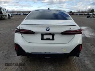 ✅ 2024 BMW i5 M60 • VIN: WBY43FK02RCS39505 • Lot: 81946234. Wystawiony na Copart z przebiegiem 14 657 mil. Bezpłatny archiwum sprzedaży aukcyjnych z USA i szczegółowy raport historii pojazdu na DreamBid. Zdjęcie 6.