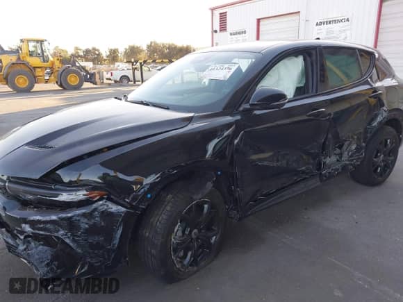 2024 Dodge Hornet R/T z VIN ZACPDFCW0R3A19099, wystawiony jako IAAI lot #41324376 z przebiegiem 179 mil mil oraz . Historia ofert i sprzedaży dostępna na DreamBid. Obrazek 6.