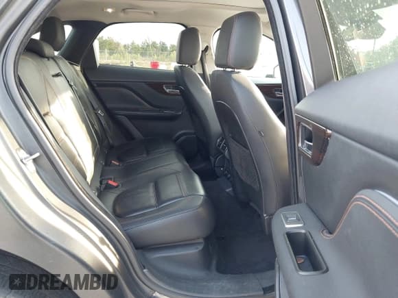 ✅ 2017 Jaguar F-Pace 35t Prestige • VIN: SADCK2BV3HA886126 • Lot: 43725560. Listed on IAAI with 128,820 mi. Free auction sales archive from the USA and detailed vehicle history report at DreamBid. Image 8.