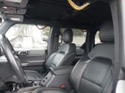 ✅ 2023 Ford Bronco • VIN: 1FMEE5DP0PLA97359 • Lot: 42130581. Wystawiony na IAAI z przebiegiem 32 335 mil. Bezpłatny archiwum sprzedaży aukcyjnych z USA i szczegółowy raport historii pojazdu na DreamBid. Zdjęcie 19.